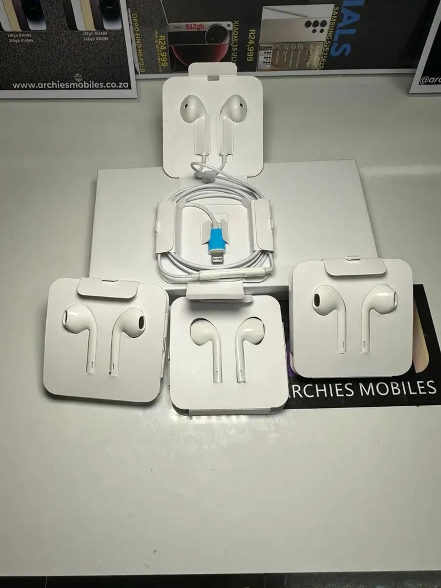 Apple EarPods with Lightning Connector - Earphones