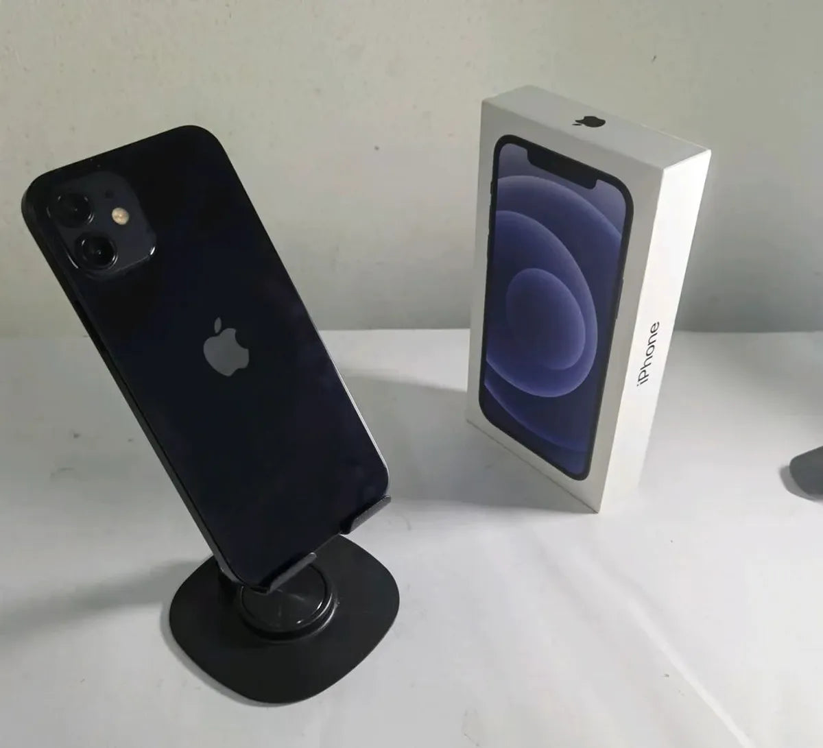 Apple iPhone 12 64GB CPO - BH: 85% Black